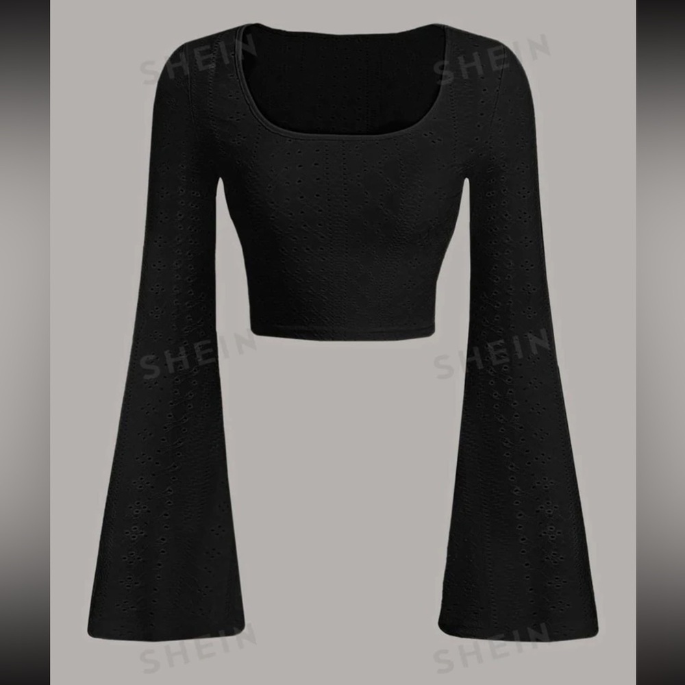 Scoop neck flounce crop tee